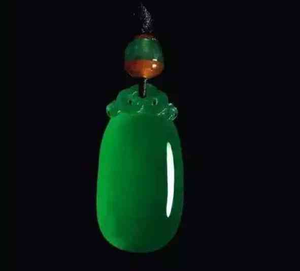 3億帝王綠翡翠大方牌(比帝王綠還貴的翡翠)