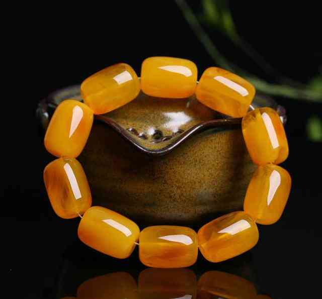 二代蜜蠟最簡單的鑒別方法(蜜蠟和二代蜜蠟怎么區(qū)分)