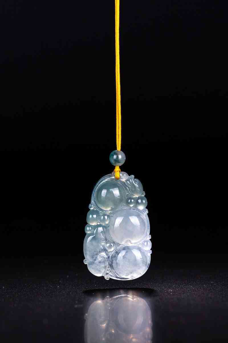 怎么判斷玉鐲的好壞(怎么判斷玉鐲的好壞呢)