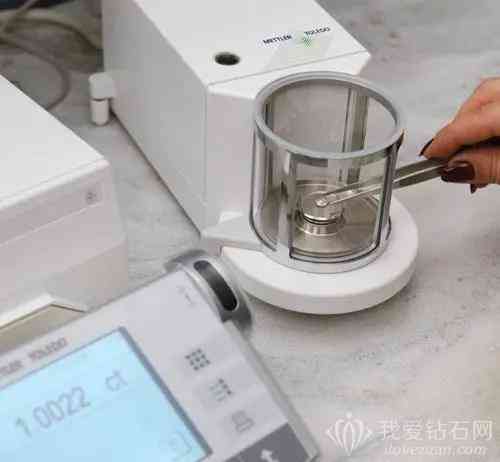 一克拉鉆石大概多大(一克拉鉆石多大圖片)