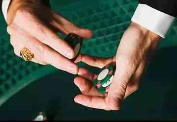 男人戒指戴哪只手聚財(cái)(男人戴戒指戴哪只手可招財(cái))