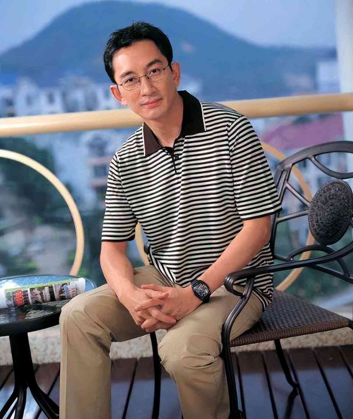 男士黃金項鏈一般多長(男士黃金項鏈多長好看用不用套頭)