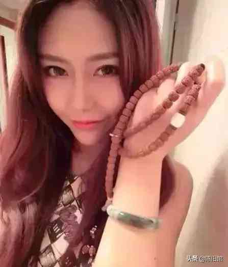 南紅瑪瑙手鐲的功效與作用(南紅瑪瑙手鐲圖片價(jià)格多少錢(qián))