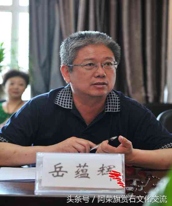 和田羊脂白玉手鐲價位(和田玉羊脂白玉手鐲佩戴與保養(yǎng))