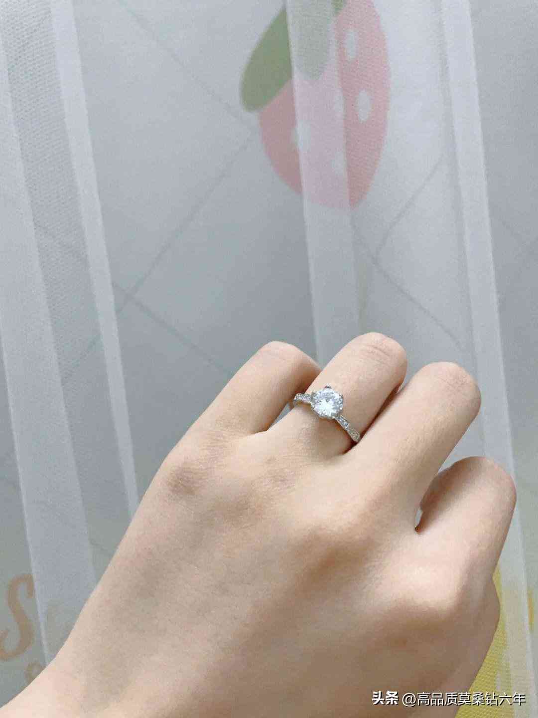 1000克拉鉆石多少錢啊(1000克鉆石價(jià)值多少?)