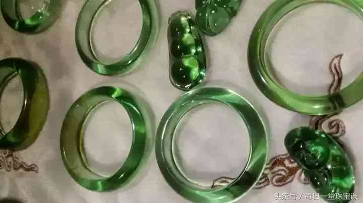 2萬買了個(gè)豆種翡翠手鐲(豆種翡翠手鐲多少錢)