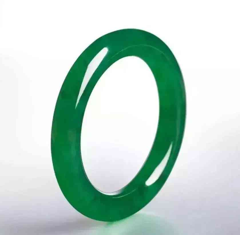 和田玉手鐲值多少錢(和田玉手鐲目前價格是多少)