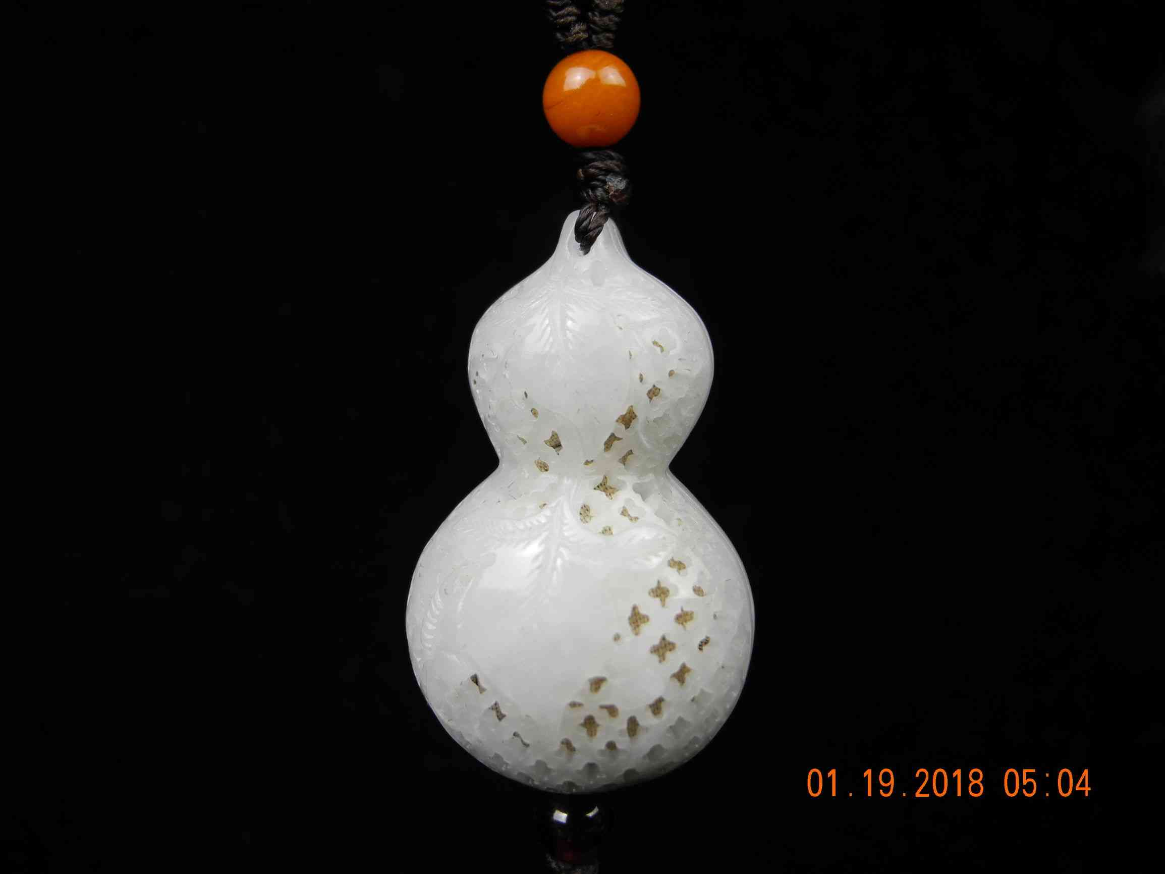 新疆和田玉的鑒別(新疆和田玉手鐲的鑒別方法)