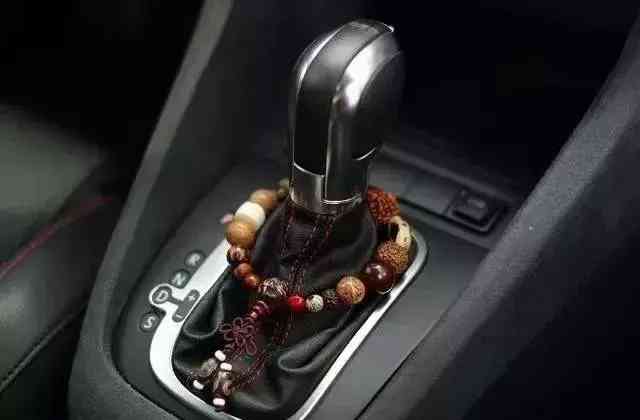 小葉紫檀手串的作用與功效(小葉紫檀手串的作用與功效和副作用)