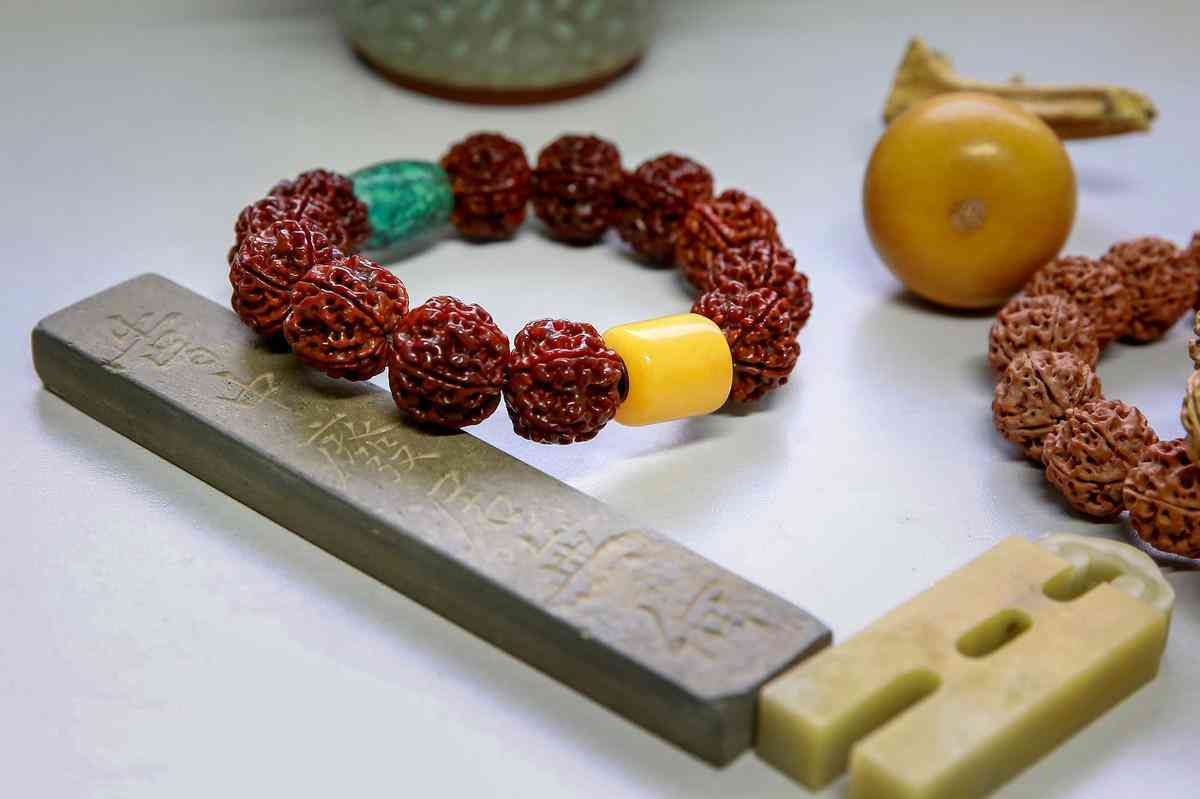 玳瑁手鐲什么人不能戴(玳瑁什么人不適合佩戴)