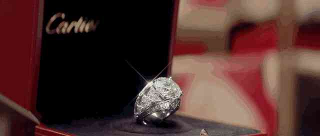 尾指戴戒指什么意思(食指戴戒指什么意思)