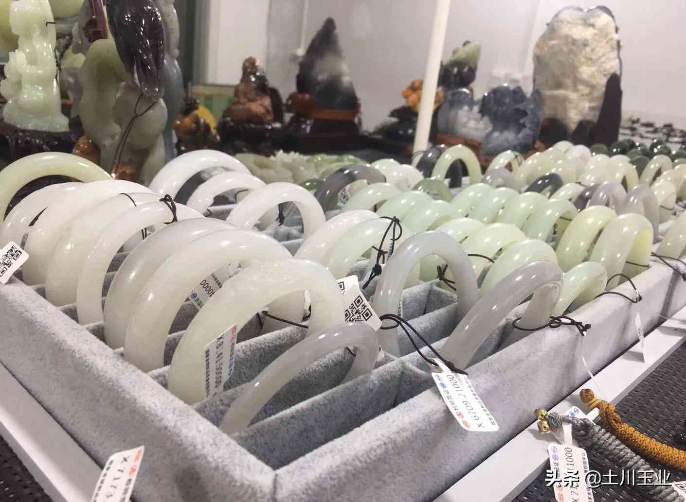 戴玉佛的好處和禁忌女(三種女人不適合戴翡翠佛公)