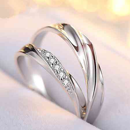 戴戒指戴中指是什么意思(無名指戴戒指是什么意思)