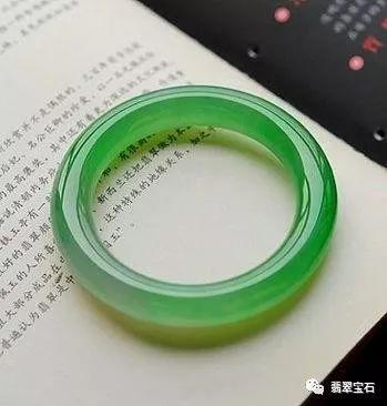 冰種翡翠手鐲市場價格(冰種翡翠手鐲 價格)