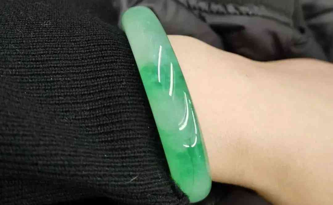 翡翠品牌有哪些(翡翠品牌有哪些名字)