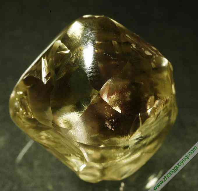 紅鋯石是寶石嗎(紅鋯石原石)