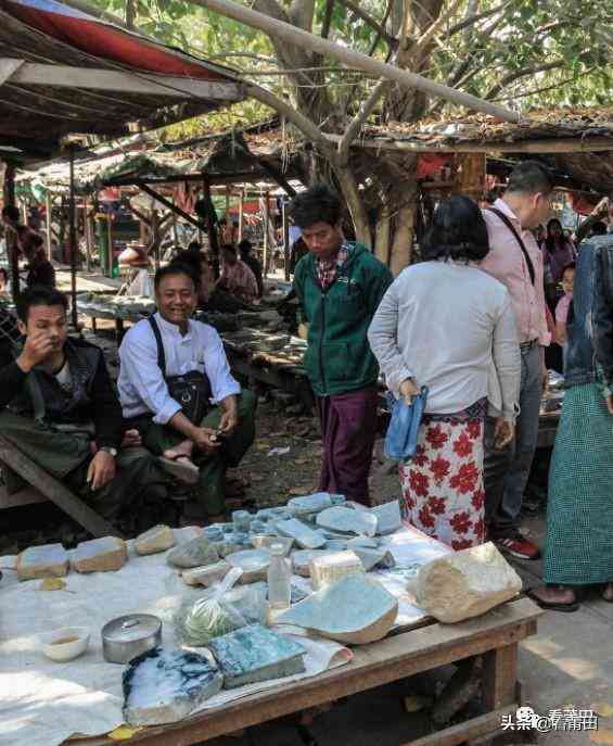 翡翠手鐲在哪里買比較好(翡翠手鐲從哪里買性價(jià)比高有保障)