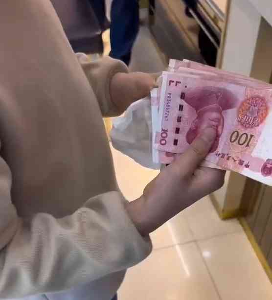 情侶戒指戴法的含義(情侶戒指的戴法和意義何在)