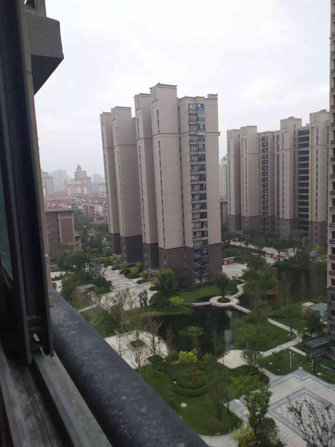 翡翠原石交易(翡翠原石交易市場圖片)