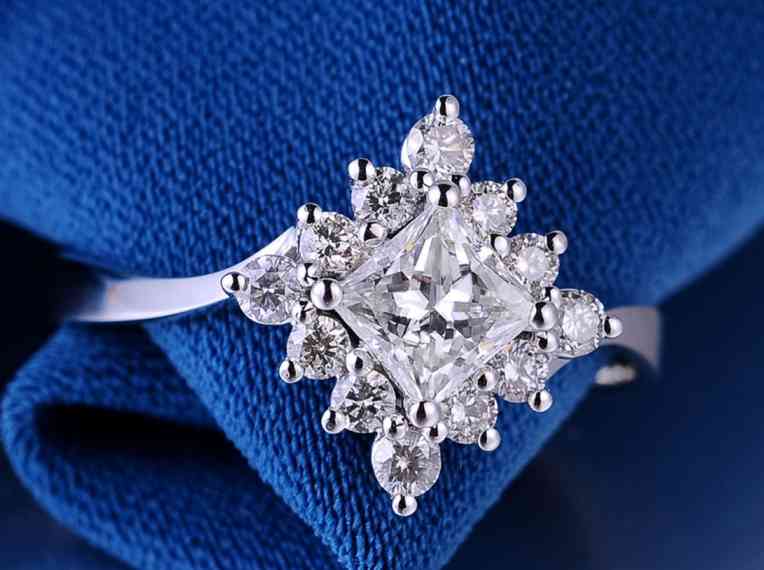 八心八箭鉆戒價格(八心八箭鉆石戒指)