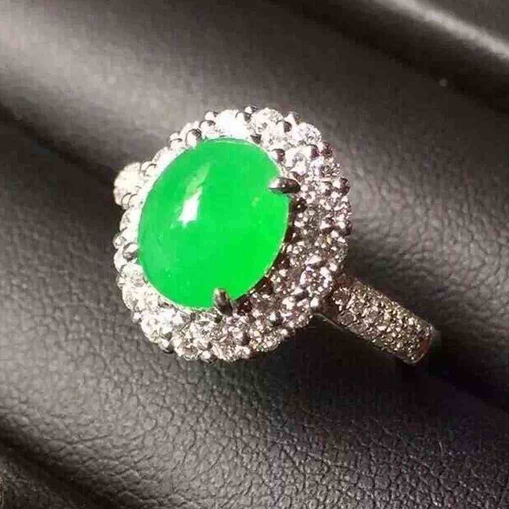 翡翠跟和田玉哪個值錢(翡翠跟和田玉哪種好)