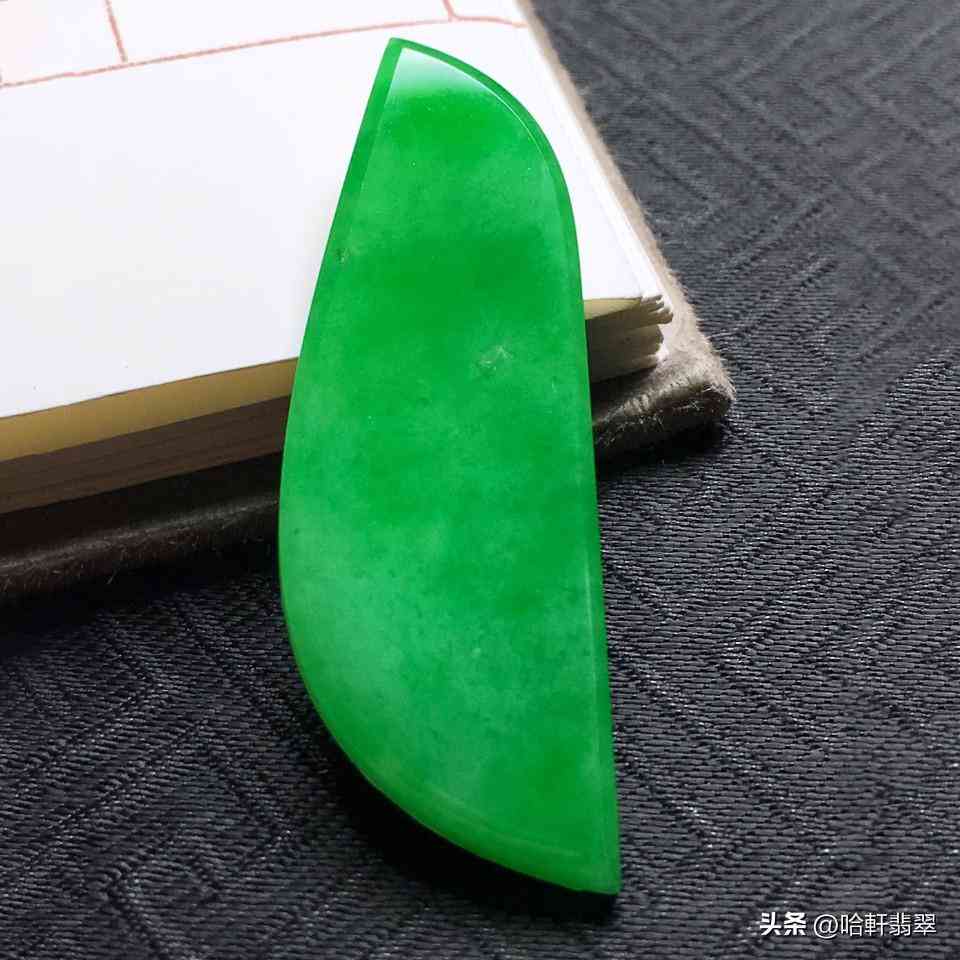 翡翠手鐲多少錢(翡翠手鐲多少錢合適)