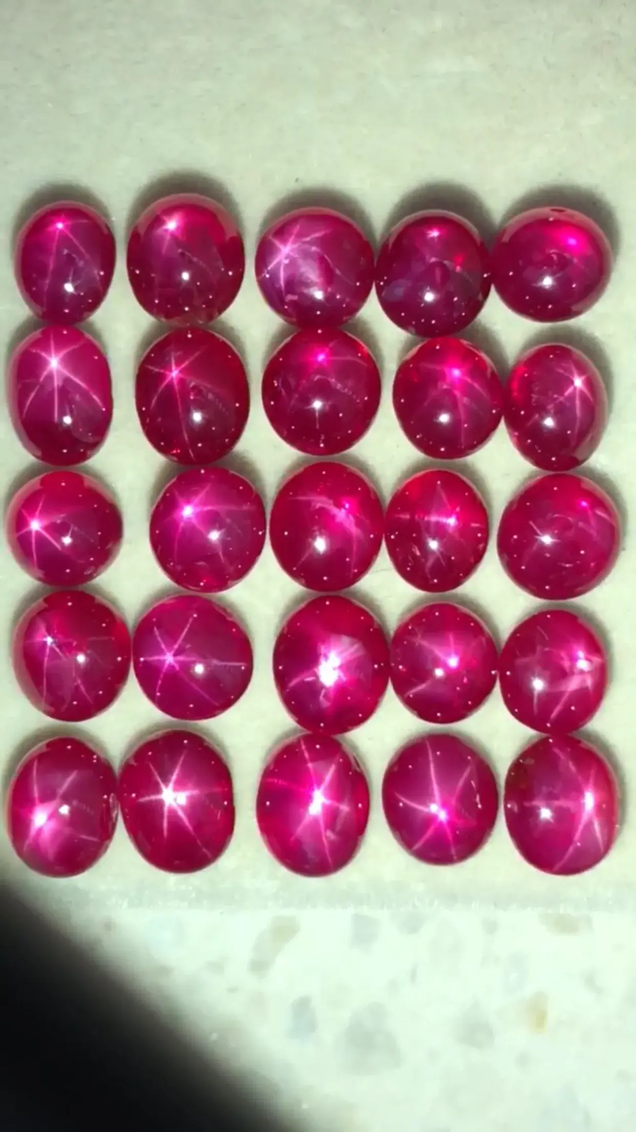 星光紅寶石(星光紅寶石怎么鑒定真假)