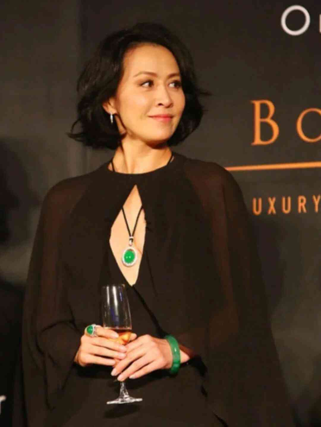 翡翠項(xiàng)鏈價(jià)格是多少(粉色翡翠項(xiàng)鏈價(jià)格是多少)