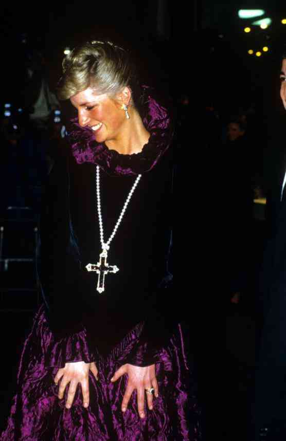 1克拉黑鉆石值多少錢(黑鉆多少錢一克拉)