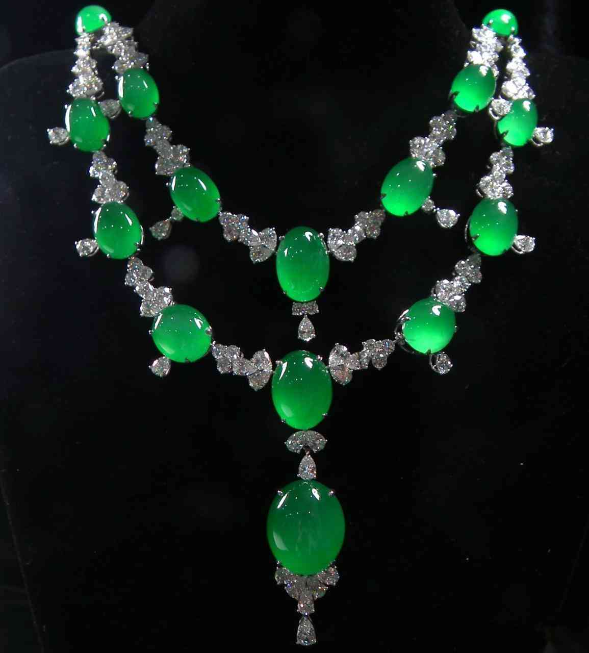 真正的三色翡翠(真正的三色翡翠吊墜圖)