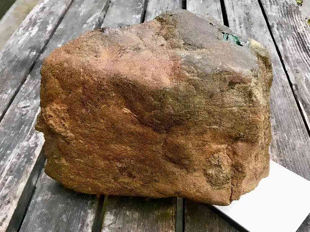 翡翠原石帝王綠180億(翡翠帝王綠多少錢一克)