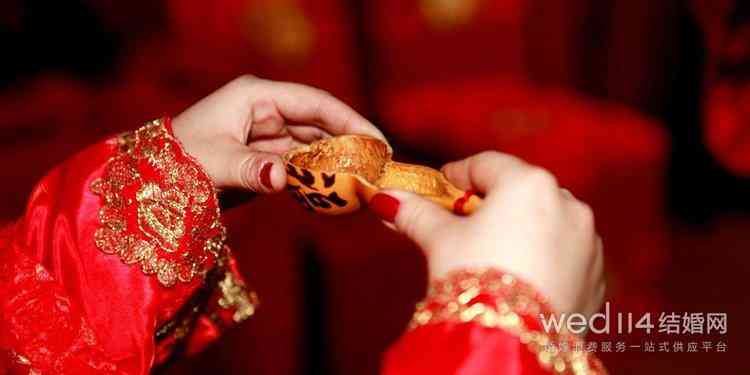 男士戴戒指的正確戴法(男士戒指的正確佩戴方法)