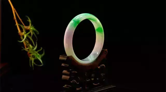 翡翠顏色等級(jí)(翡翠顏色等級(jí)和圖片)