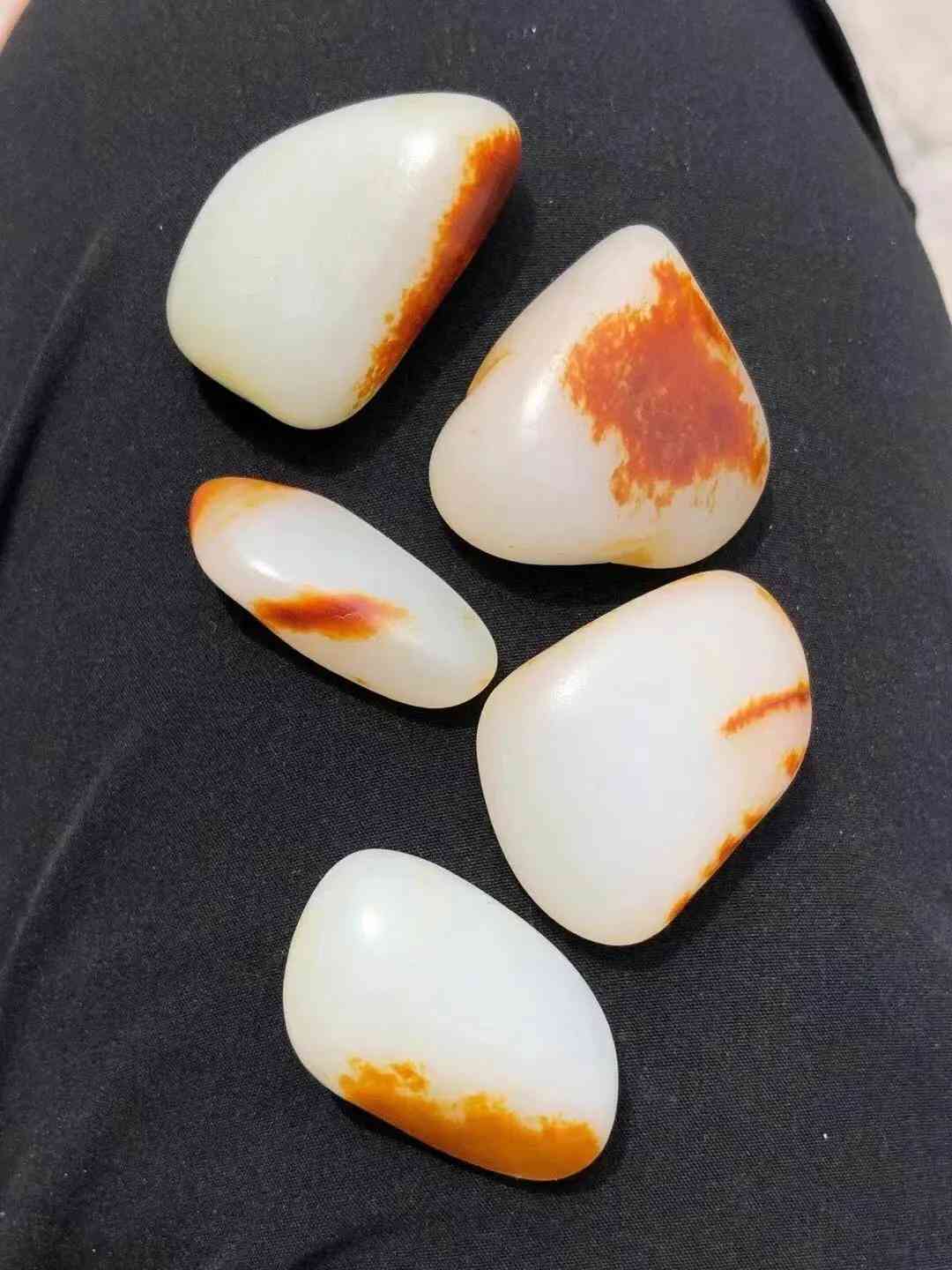 最簡(jiǎn)單的辨別墨玉的方法(墨玉用強(qiáng)光手電筒照的圖片)