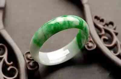 怎樣挑選玉手鐲的真假(怎么樣選玉手鐲是真品)