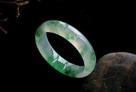 危地馬拉翡翠和緬甸翡翠區(qū)別(危地馬拉翡翠藍(lán)水)