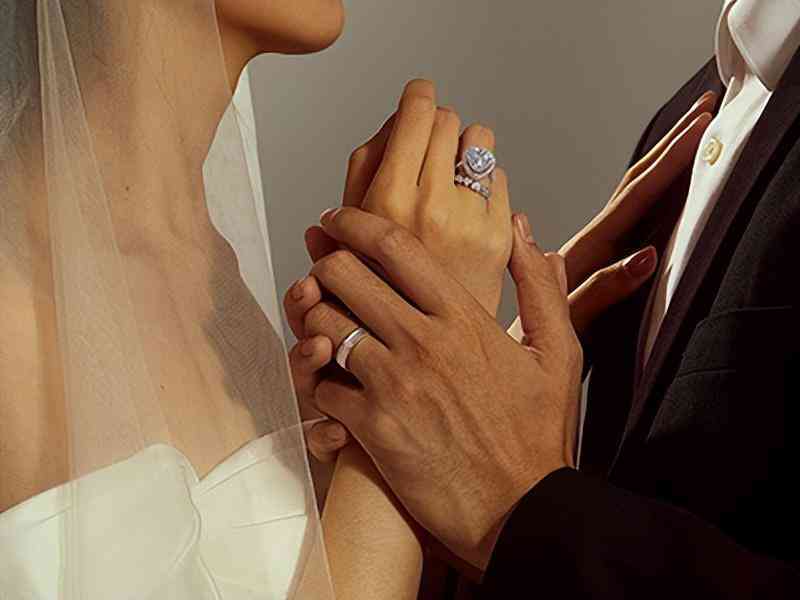 結(jié)婚買什么戒指好(現(xiàn)在結(jié)婚買什么戒指好)