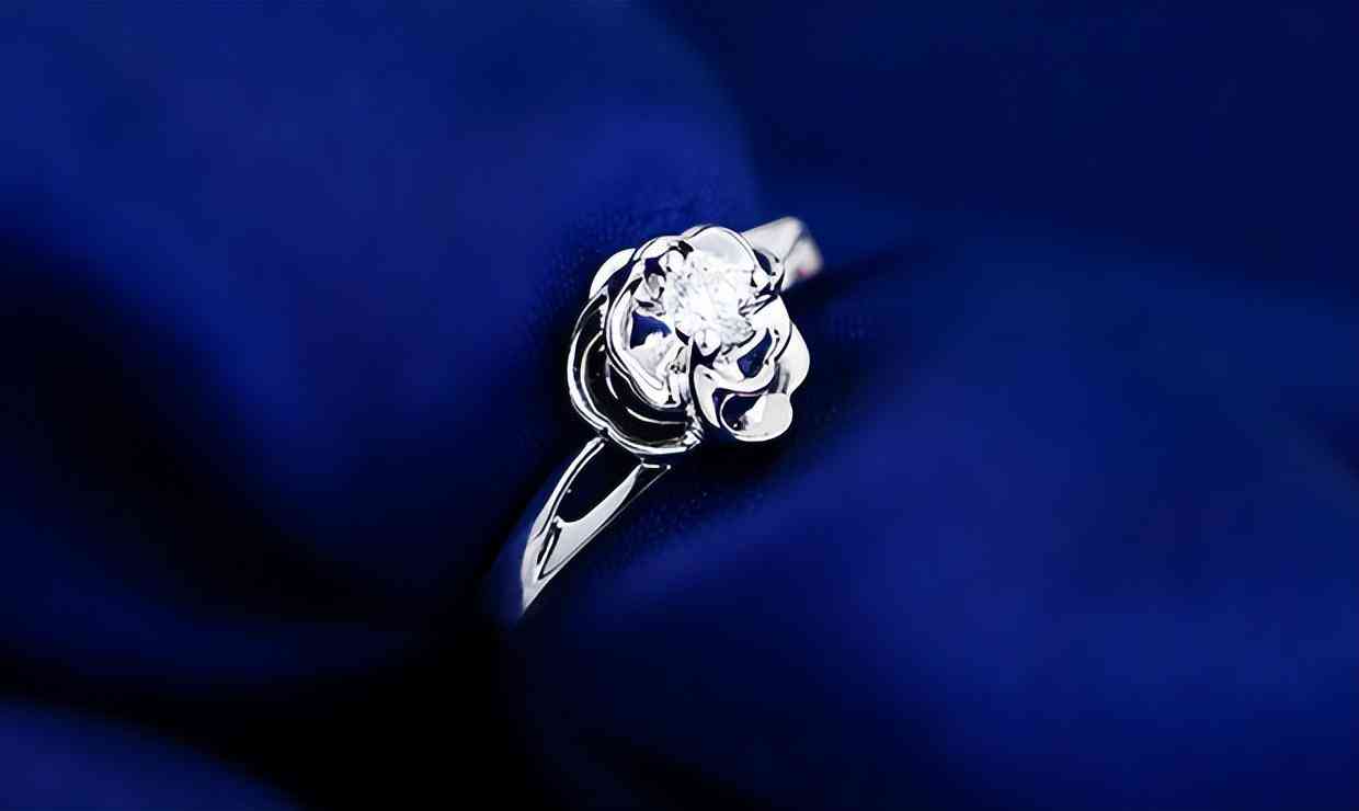 求婚戒指怎么選(求婚戒指怎么選尺寸)