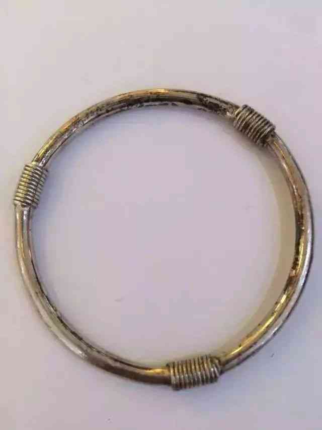 真正的純銀項(xiàng)鏈一般一條多少錢(qián)(周大福一條銀項(xiàng)鏈多少錢(qián))