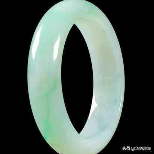 翡翠手鐲12種顏色排名(翡翠最不值錢的顏色)