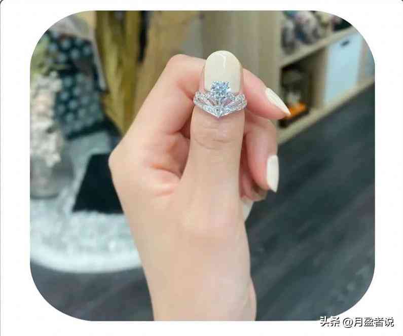 訂婚戴什么戒指(戴訂婚戒指前要說什么話)