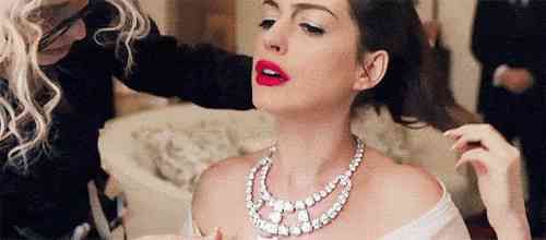 女生裝飾戒指戴哪只手(女生裝飾戒指戴哪個(gè)手)