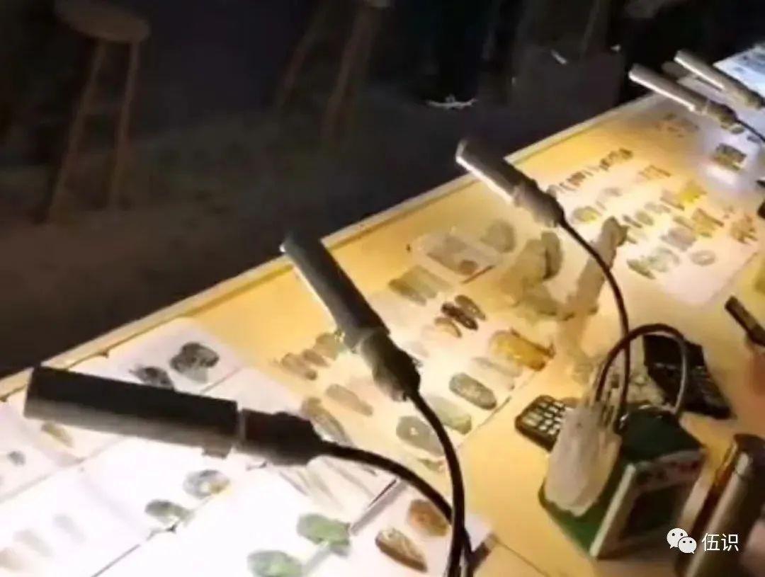 200元的玉手鐲是真的嗎(用手機(jī)燈光鑒別翡翠)