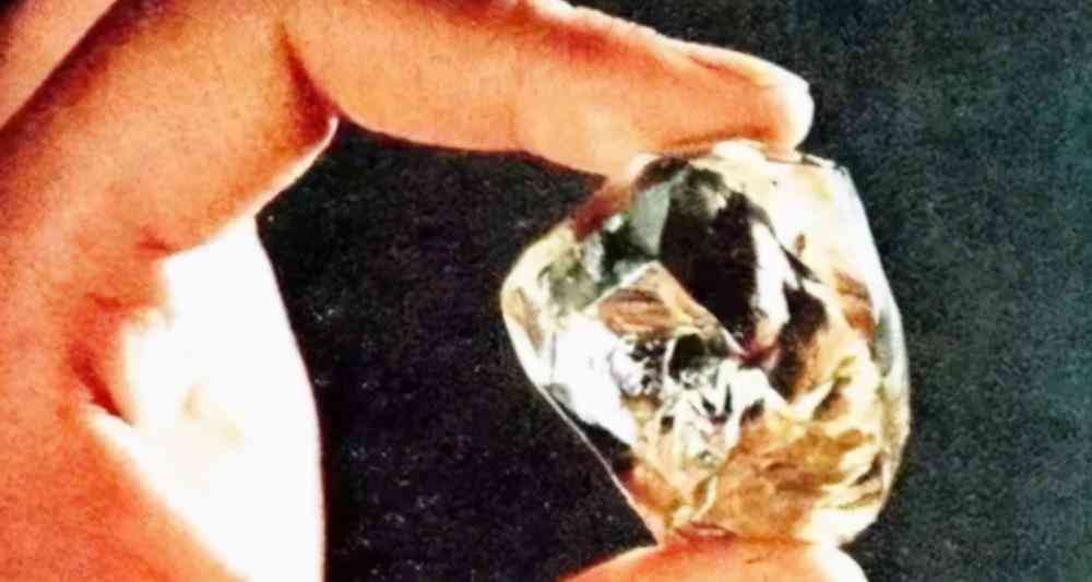 琥珀為什么怕沾水(女性戴哪種琥珀最好)