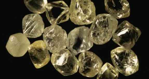 石榴石戴多久可以養(yǎng)人(不適合戴石榴石的女人)