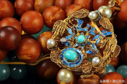 琥珀原石怎么看真假(琥珀原石怎么分辨真假)