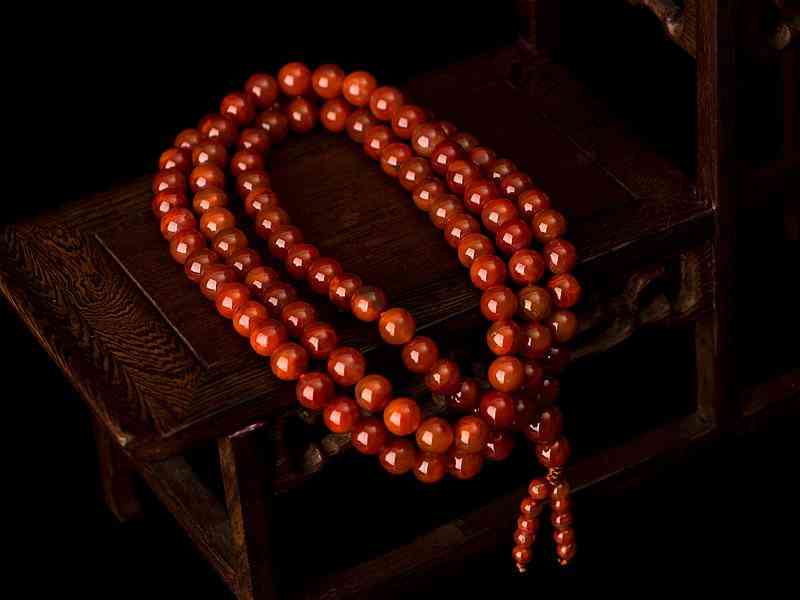 女士戴南紅的好處(女生戴南紅的好處)