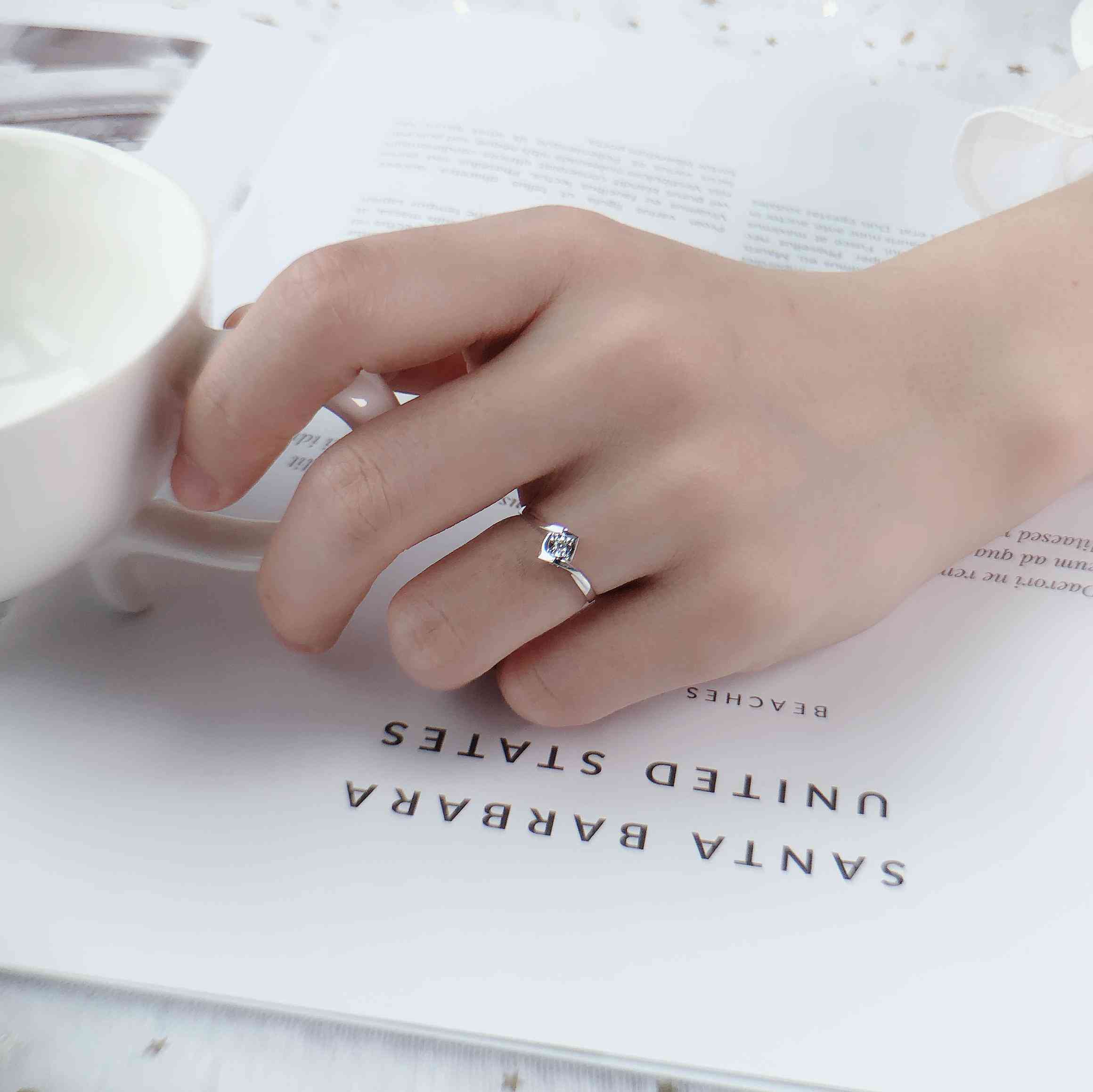 單身戒指戴哪只手(單身戒指戴哪只手上)