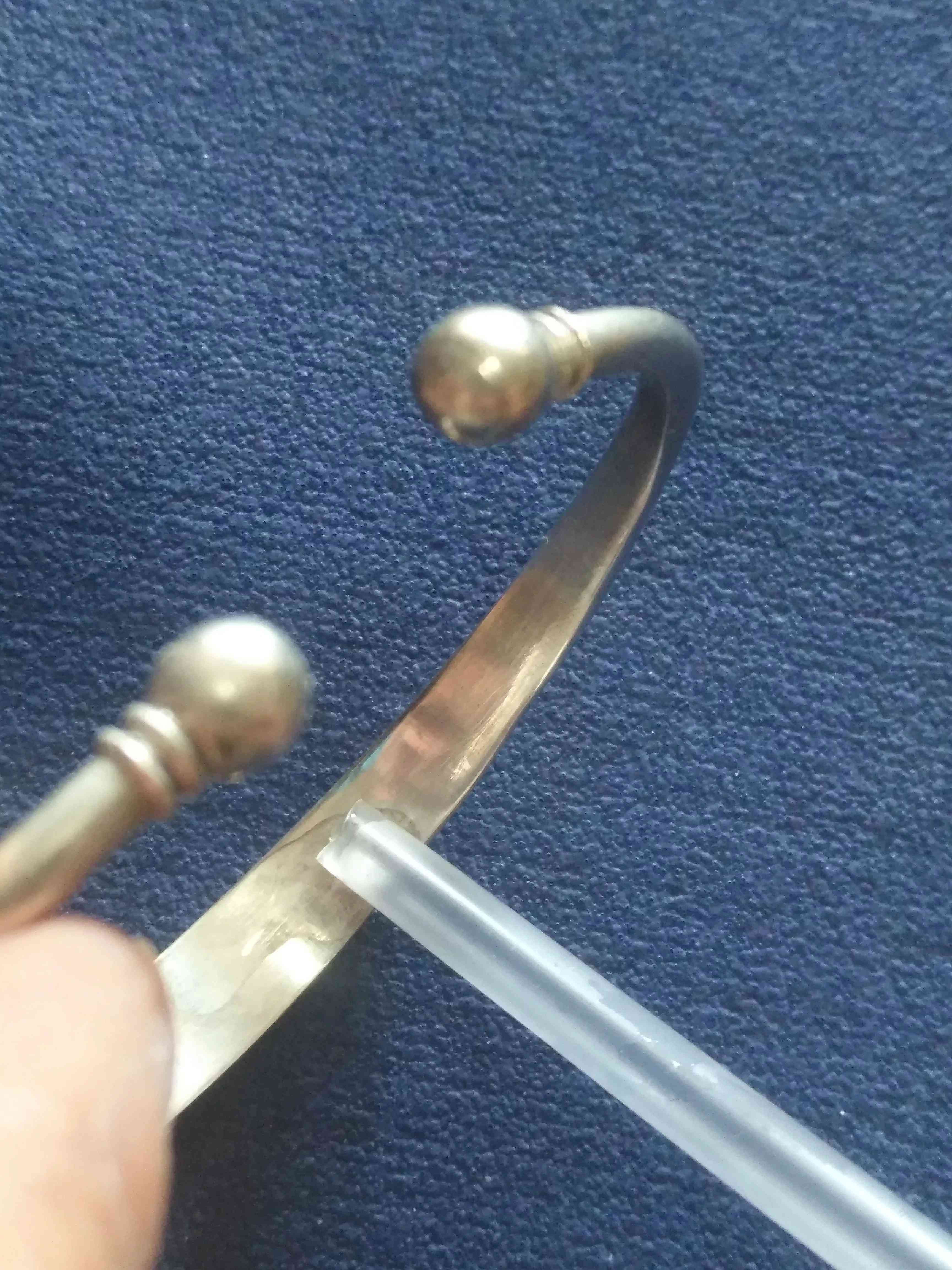 銀鐲子變黑是濕氣重嗎(銀鐲子變黑是在排毒嗎)