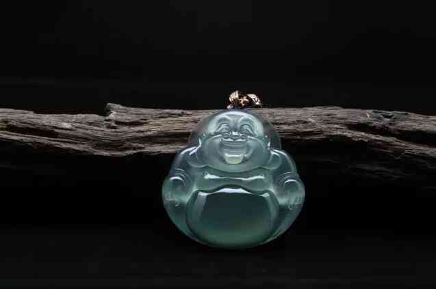 翡翠手鐲怎么鑒別(翡翠手鐲怎么鑒別是注膠的)